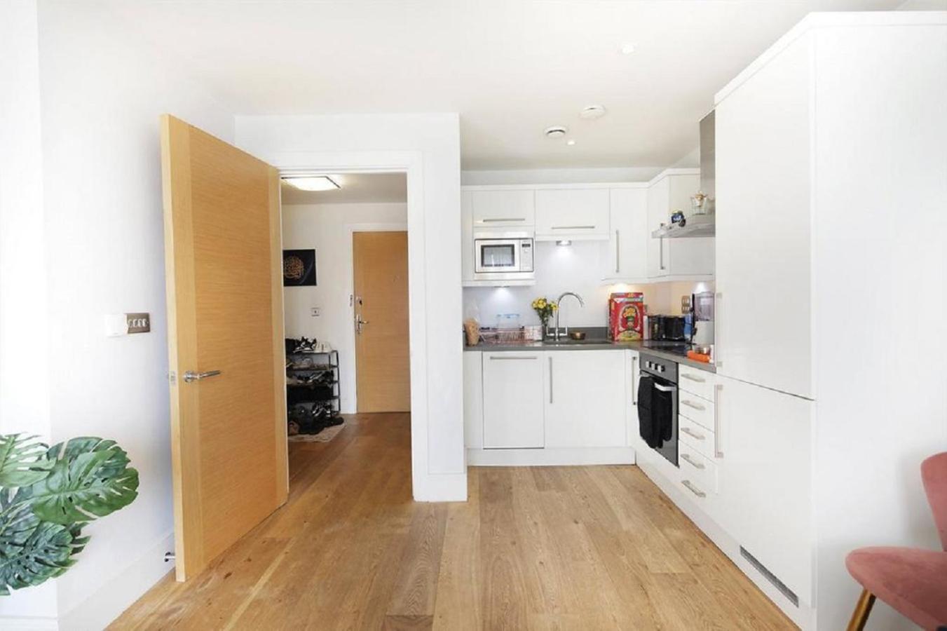 Exquisite One Bed With View And Near Tube Appartamento