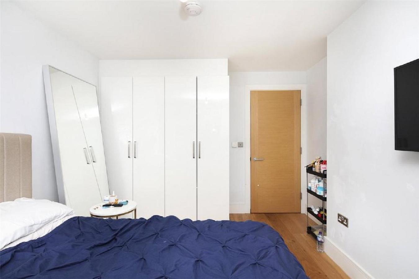 Exquisite One Bed With View And Near Tube Appartamento